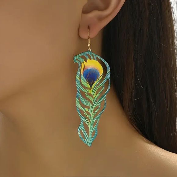 Polychrome Peacock Feather Fish Hook Earrings, Almost 4” Long - Picture 4 of 7